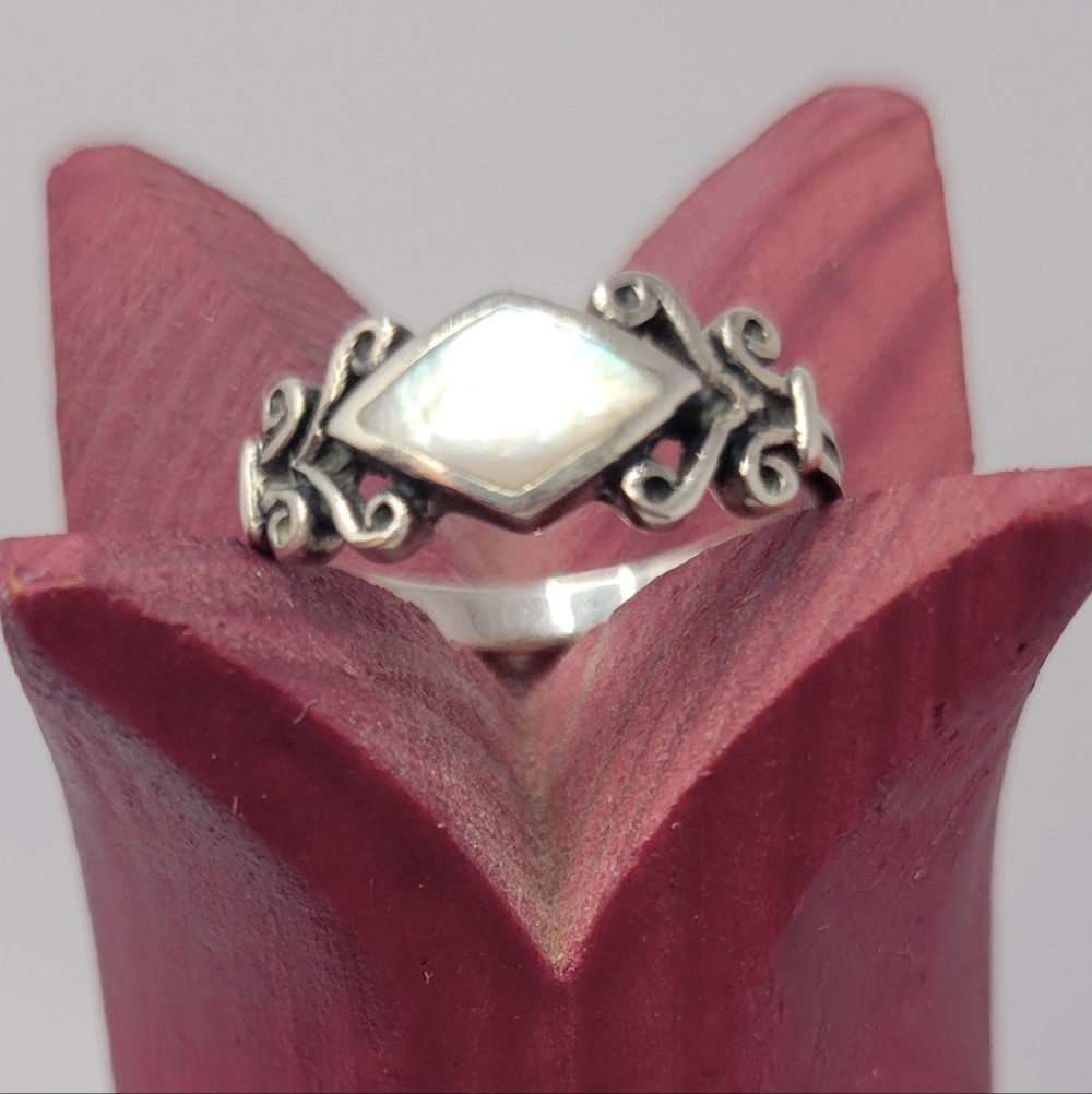 Sterling Silver Kite Mother Of Pearl Ring